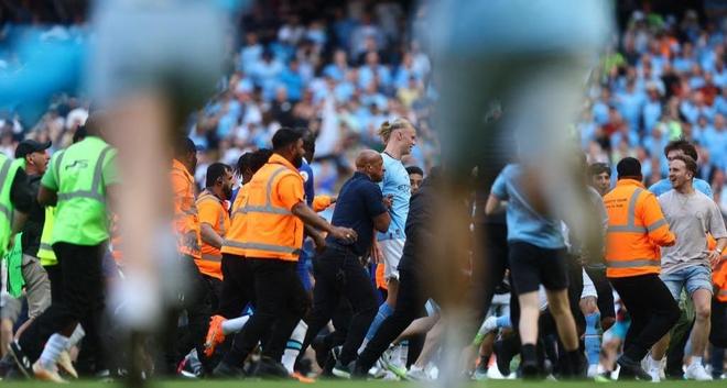 巴萨官方：欧冠对法鹰为高风险，将启动客队球迷安全管控预案（巴萨官宣：欧冠对阵法鹰被定为高风险，将启用客队球迷安保预案）