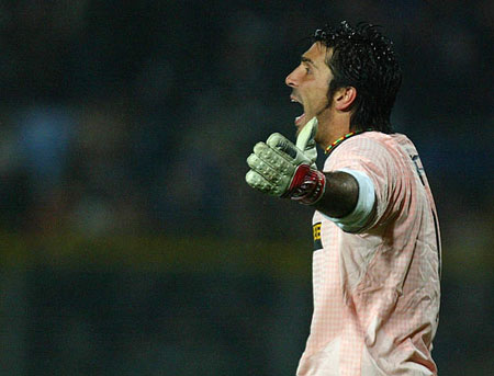 梅西当选美职联年度MVP，29球19助攻助迈阿密国际首夺总冠军（梅西荣膺美职联年度MVP，29球19助助迈阿密国际夺队史首冠）